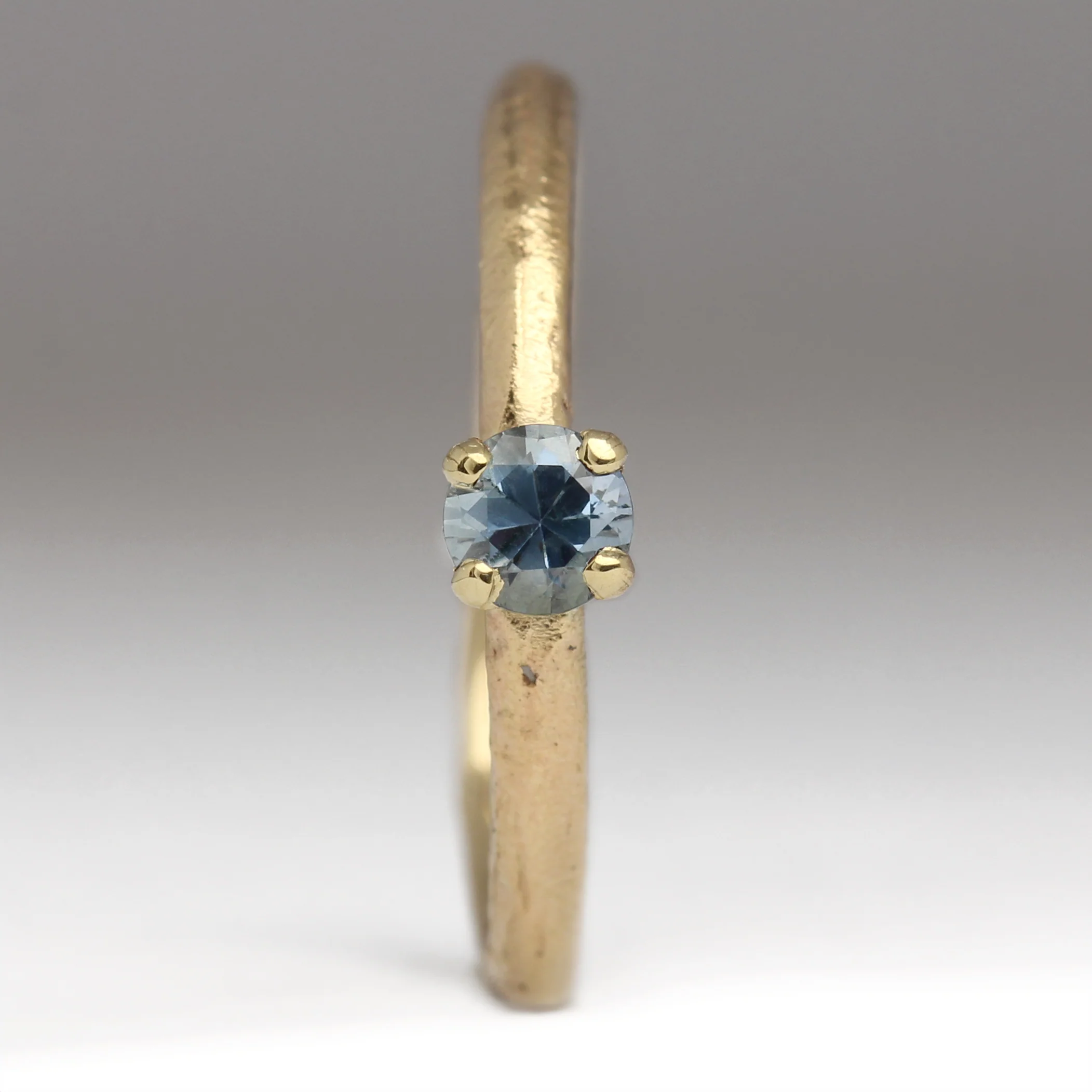 Godrevy - Sandcast 0.3ct Montana Sapphire Ring - Image 3