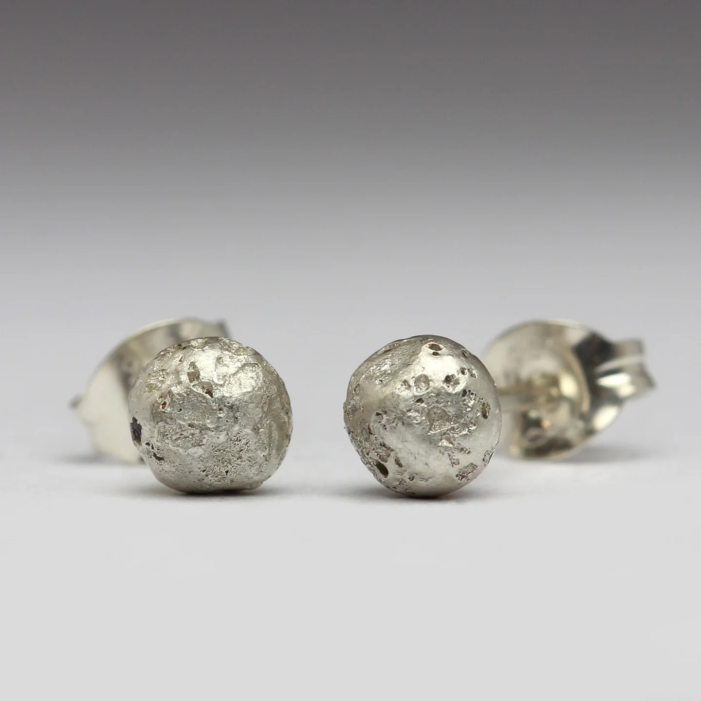 Sandcast Round Studs - Small - Image 5