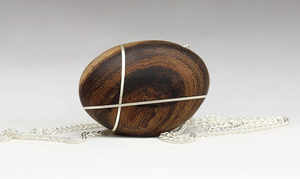 Silver Criss-cross Pebble Pendant - Image 3