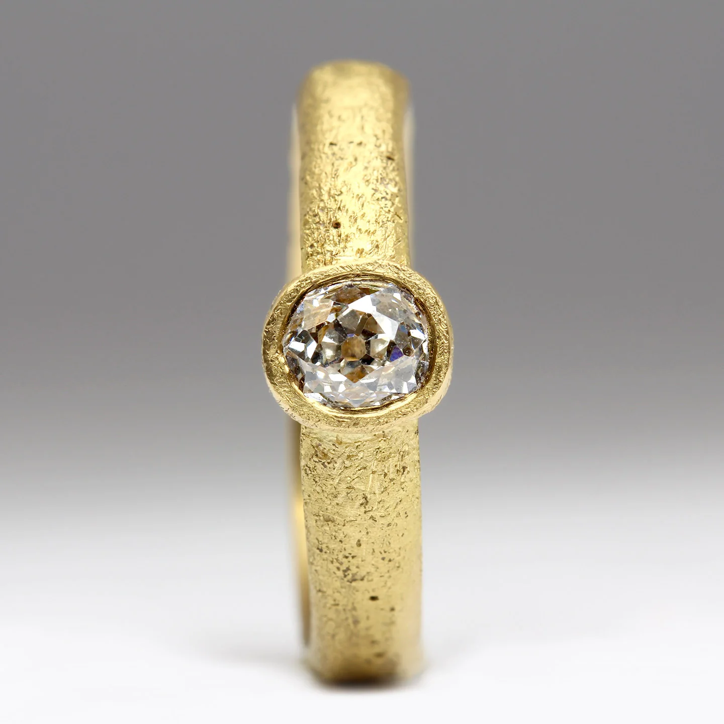 Vintage Mine Cut Diamond Ring in Sandcast 22ct Gold - Size O - Image 4